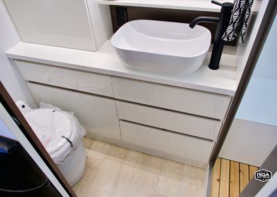 Imperial Outdoors Xplore X195 bathroom