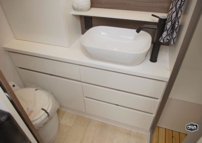 Imperial Outdoors Xplore X195 bathroom