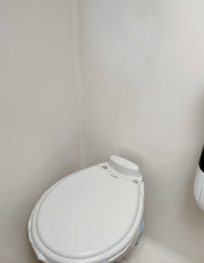 Black Series C12 - bathroom