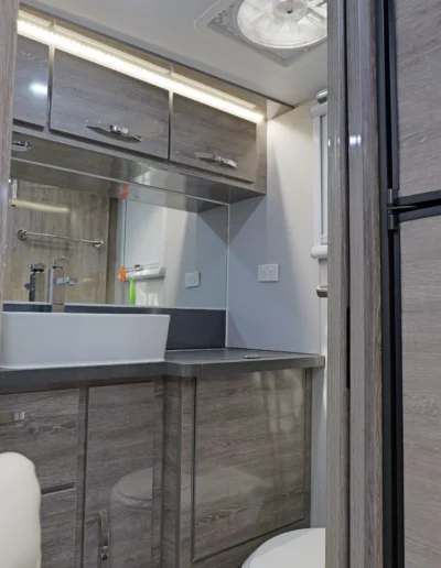 Black Series HQ19 *Pre-Owned in Utah - bathroom