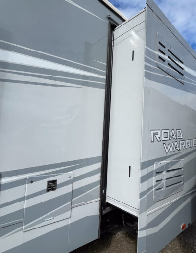 2022 Heartland Road Warrior 3965RW
