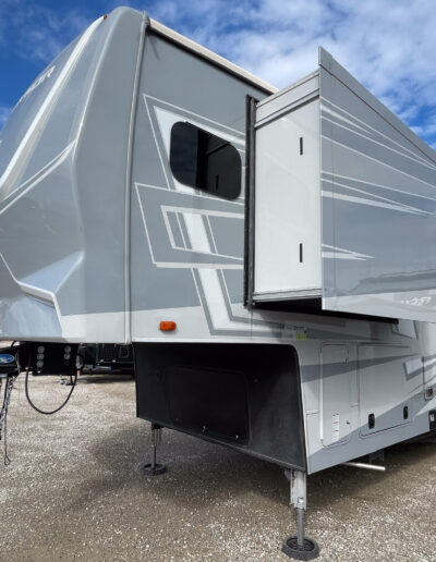 2022 Heartland Road Warrior 3965RW