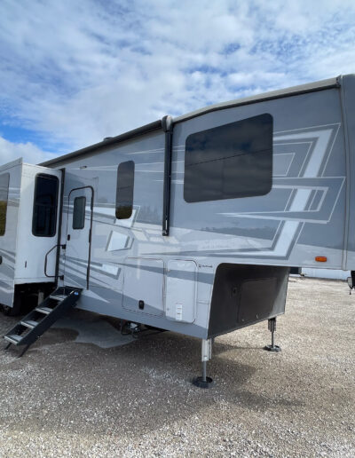 2022 Heartland Road Warrior 3965RW
