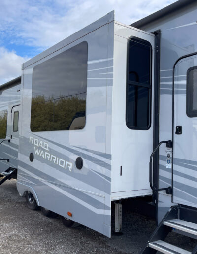 2022 Heartland Road Warrior 3965RW