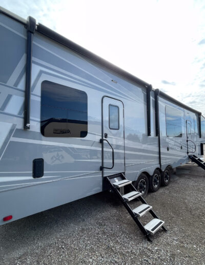 2022 Heartland Road Warrior 3965RW