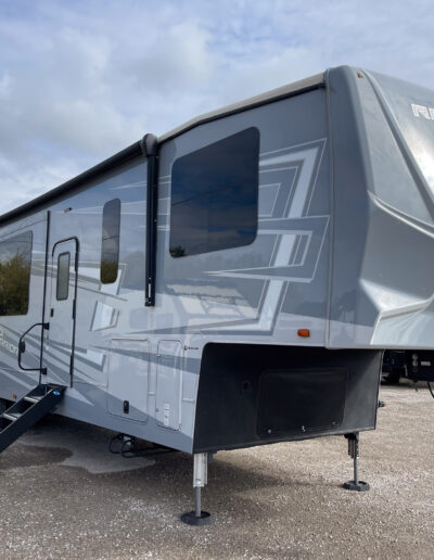2022 Heartland Road Warrior 3965RW