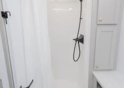 2024 Pause 19.4 Upgraded Interior Shower