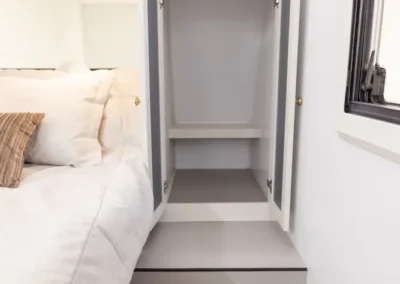 2024 Pause 19.4 Upgraded Interior Side Closet