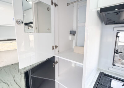 2023 MDC XT17HRT Overland