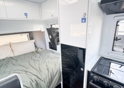 2023 MDC XT17HRT Overland