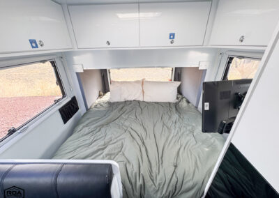 2023 MDC XT17HRT Overland