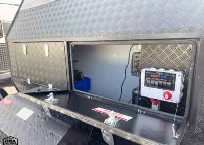 2023 MDC XT17HRT Overland