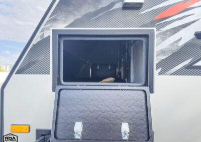 2023 MDC XT17HRT Overland