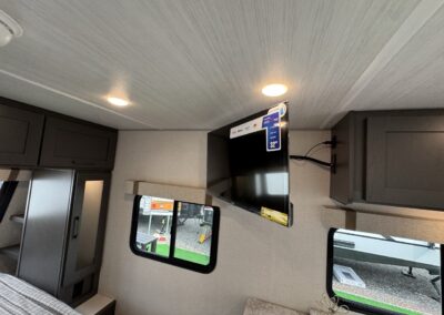 19 Qrb Bed Tv