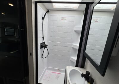 20 Mds Shower 2